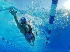 全寖式自由泳和普通自由泳有什么区别？