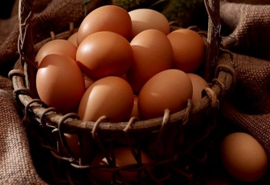 如何挑选新鲜鸡蛋